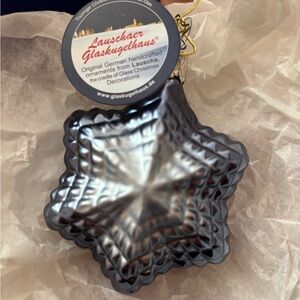 Lauschaer Glaskugelhaus Silver Blue Star Ornament